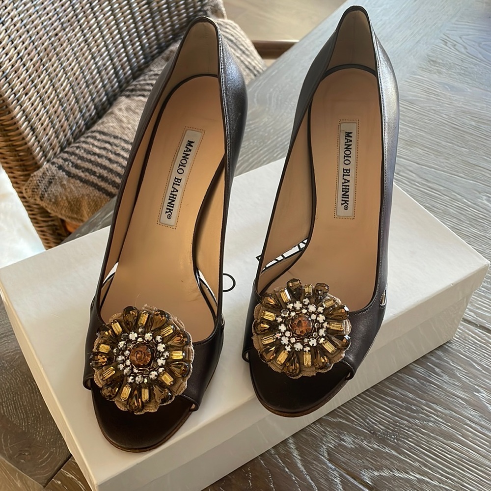 Manolo Blahnik heels size 7.5. 3inch heel with stunning detail